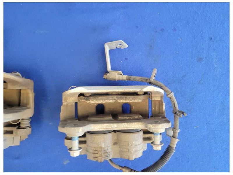 2011 - 2014 Ford Mustang GT S197 Pair Front Brake Caliper Pad Hose 2578 - The Parts Farm