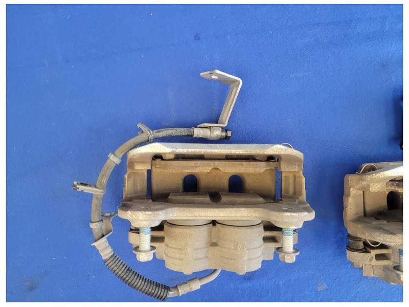 2011 - 2014 Ford Mustang GT S197 Pair Front Brake Caliper Pad Hose 2578 - The Parts Farm