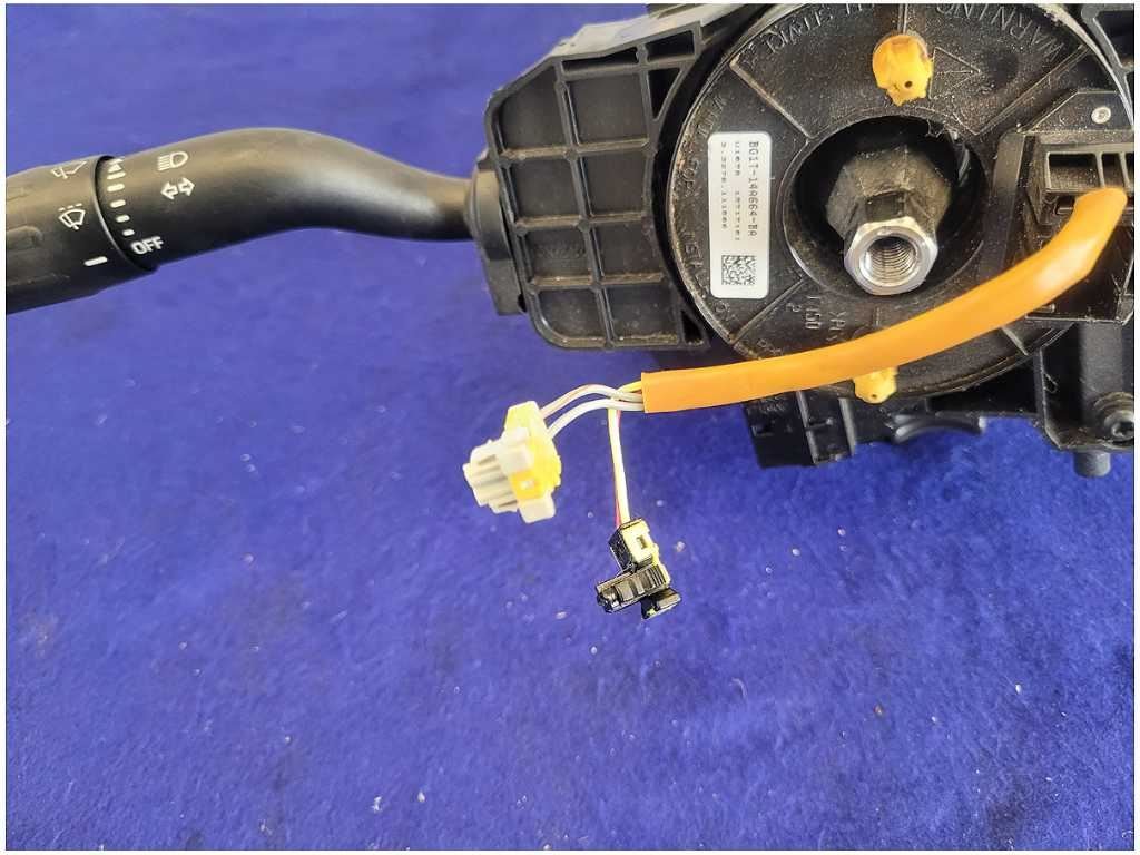 2011 - 2014 Ford Mustang GT Steering Column Wheel Key Cylinder Turn Signal 2728 - The Parts Farm
