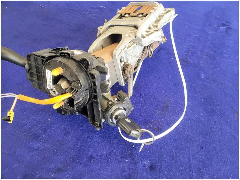 2011 - 2014 Ford Mustang GT Steering Column Wheel Key Cylinder Turn Signal 2728 - The Parts Farm
