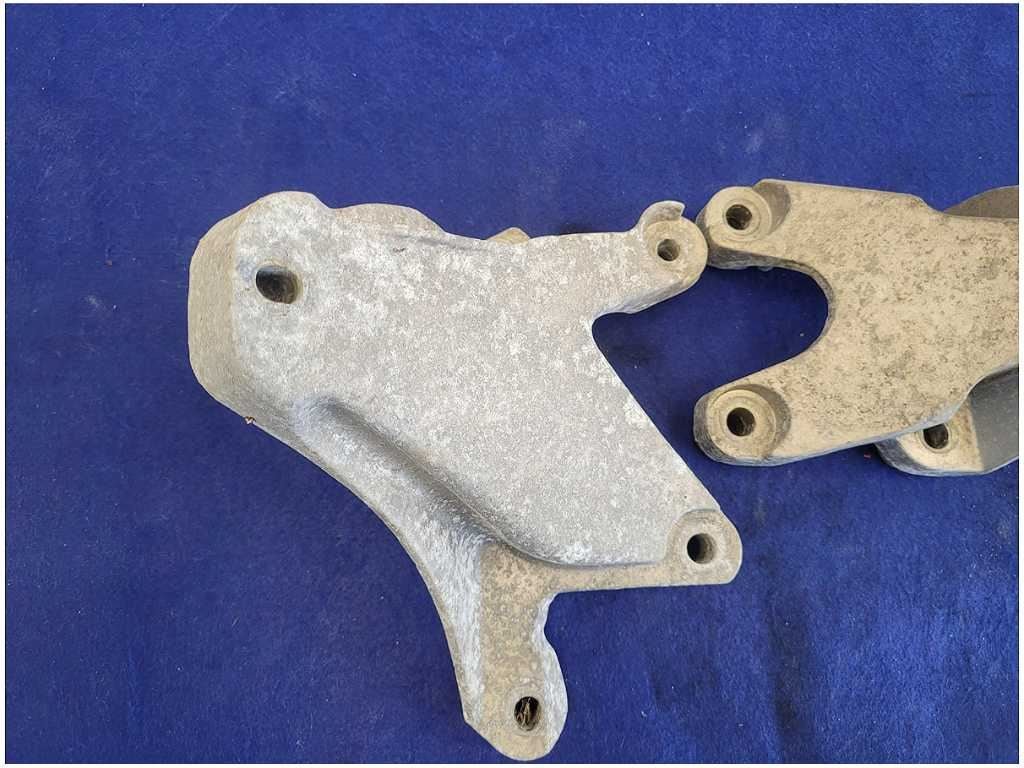 2011 - 2014 Mustang GT 5.0L Motor Mount Bracket Engine Pedestal LH RH Coyote - The Parts Farm