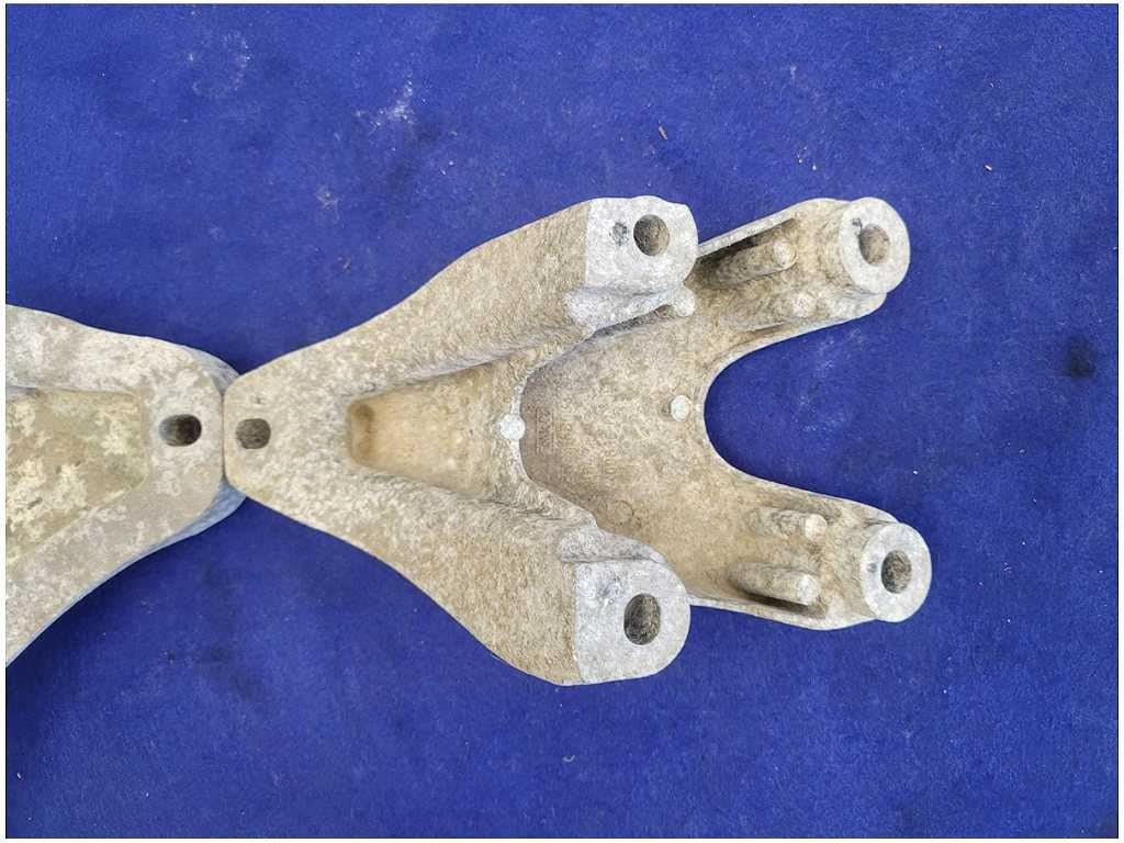 2011 - 2014 Mustang GT 5.0L Motor Mount Bracket Engine Pedestal LH RH Coyote - The Parts Farm