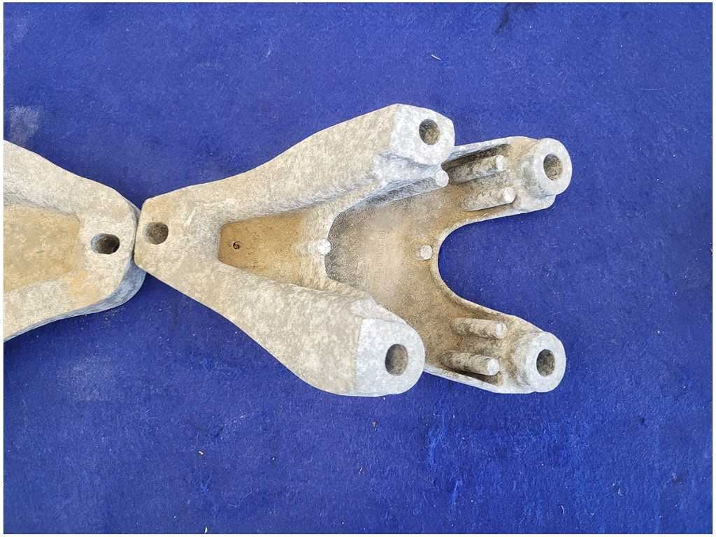2011 - 2014 Mustang GT 5.0L Motor Mount Bracket Engine Pedestal LH RH Coyote - The Parts Farm