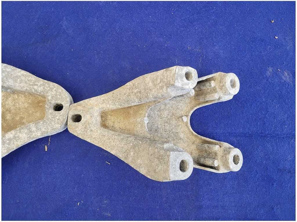 2011 - 2014 Mustang GT 5.0L Motor Mount Bracket Engine Pedestal LH RH Coyote - The Parts Farm
