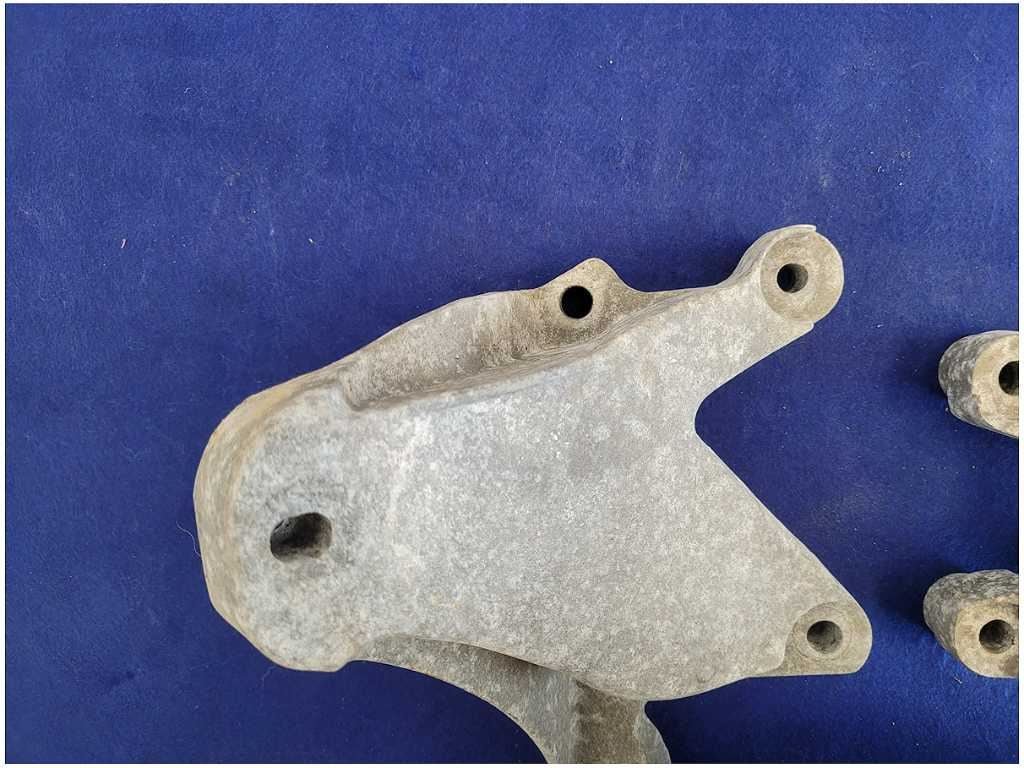 2011 - 2014 Mustang GT 5.0L Motor Mount Bracket Engine Pedestal LH RH Coyote - The Parts Farm