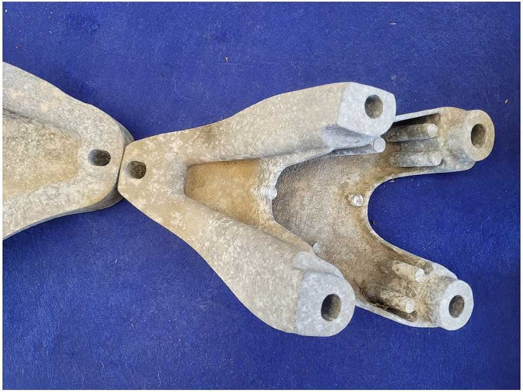 2011 - 2014 Mustang GT 5.0L Motor Mount Bracket Engine Pedestal LH RH Coyote - The Parts Farm