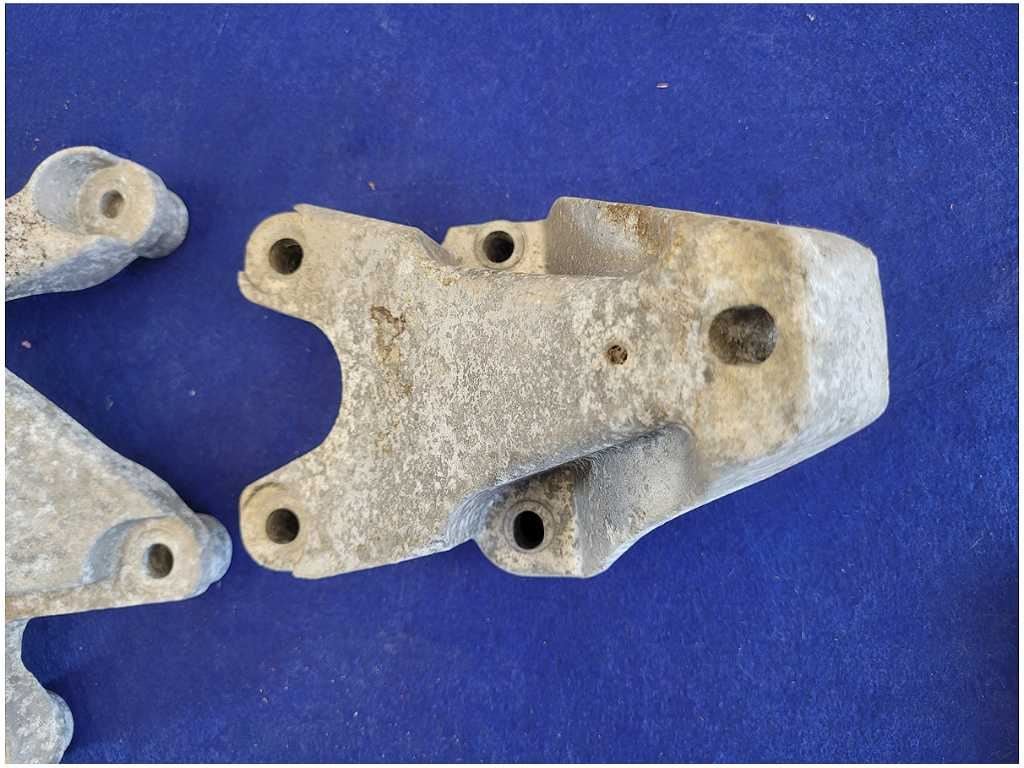 2011 - 2014 Mustang GT 5.0L Motor Mount Bracket Engine Pedestal LH RH Coyote - The Parts Farm