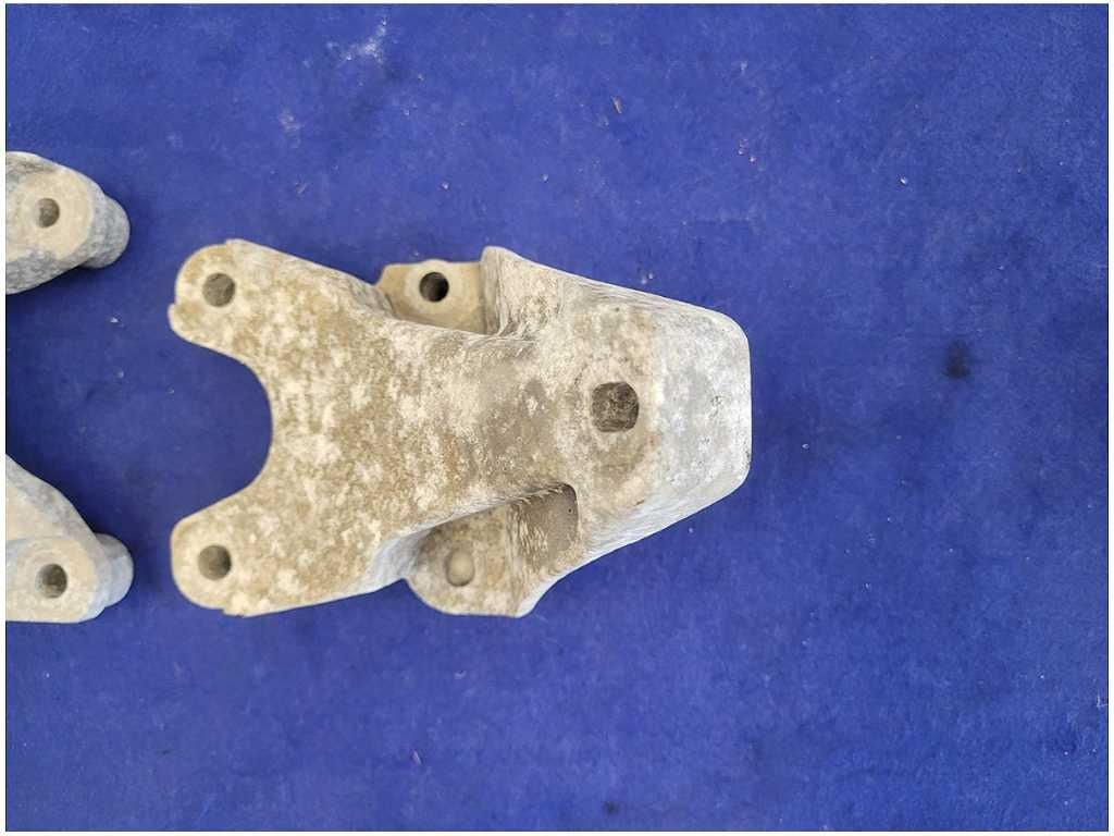 2011 - 2014 Mustang GT 5.0L Motor Mount Bracket Engine Pedestal LH RH Coyote - The Parts Farm