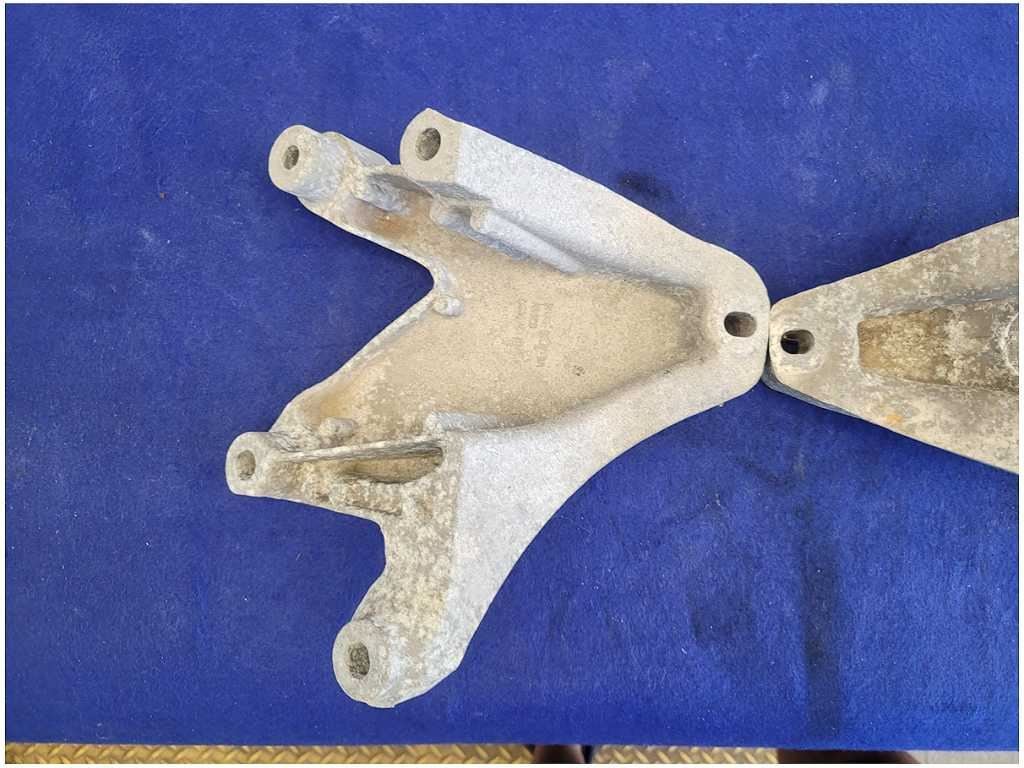 2011 - 2014 Mustang GT 5.0L Motor Mount Bracket Engine Pedestal LH RH Coyote - The Parts Farm