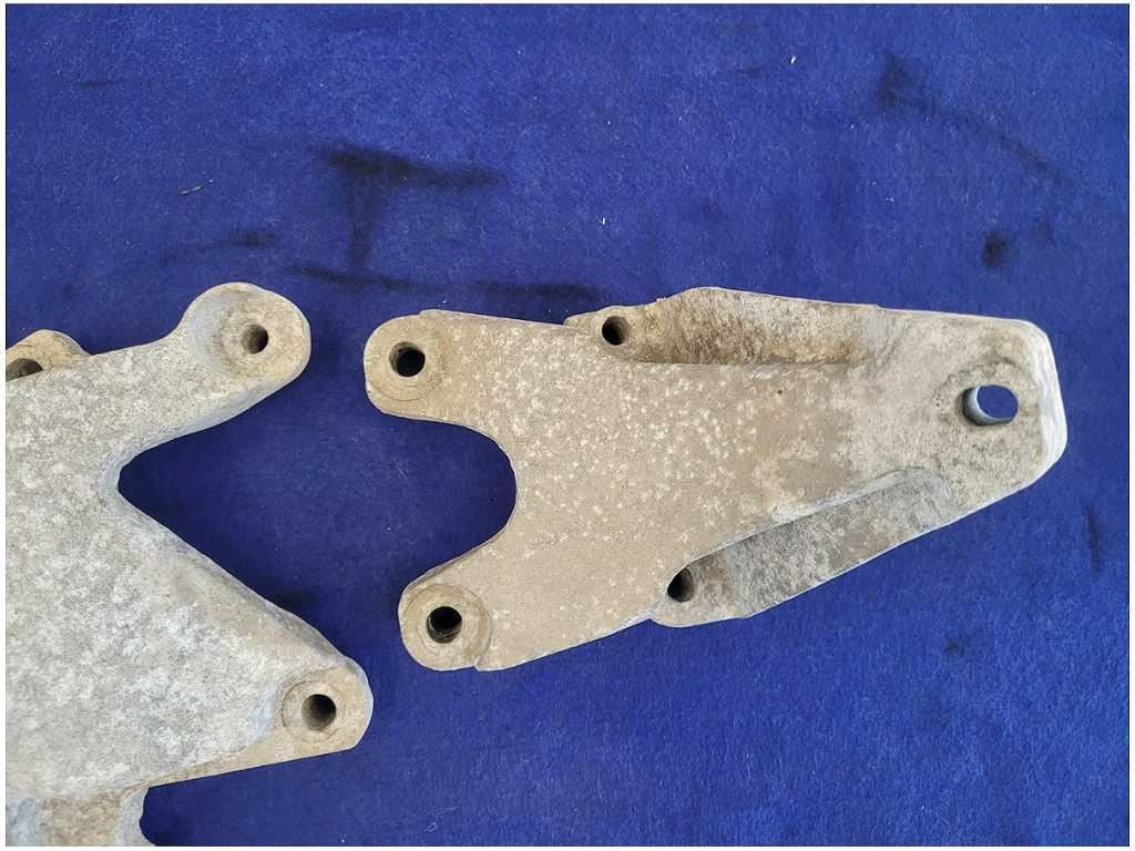 2011 - 2014 Mustang GT 5.0L Motor Mount Bracket Engine Pedestal LH RH Coyote - The Parts Farm