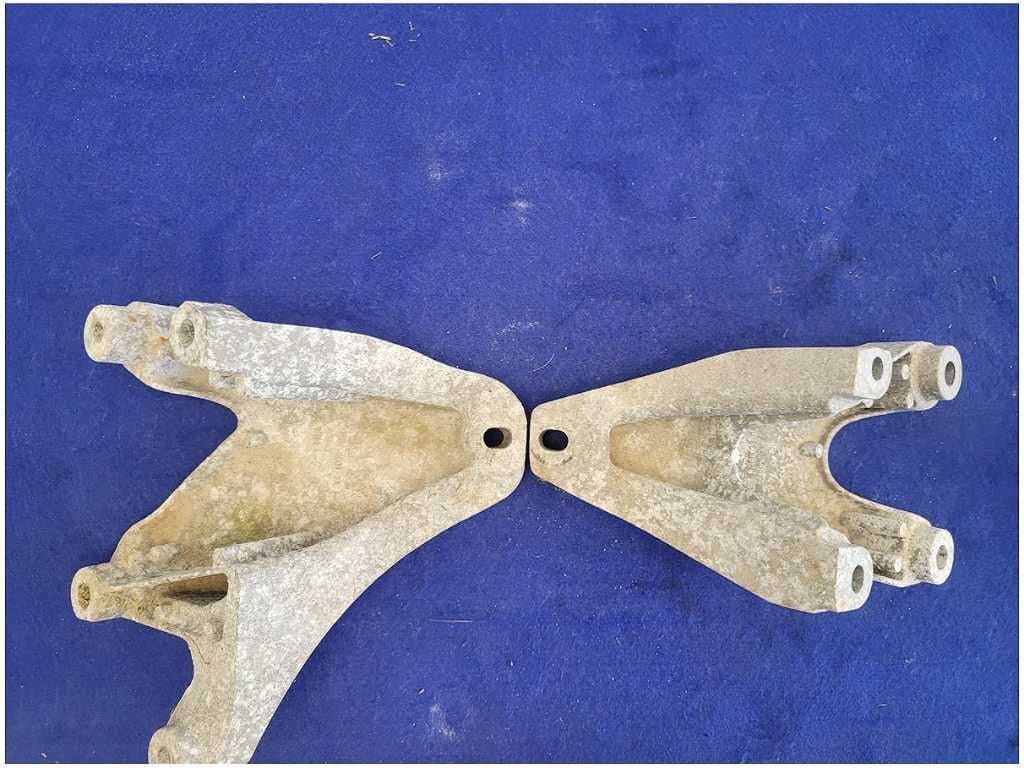 2011 - 2014 Mustang GT 5.0L Motor Mount Bracket Engine Pedestal LH RH Coyote - The Parts Farm