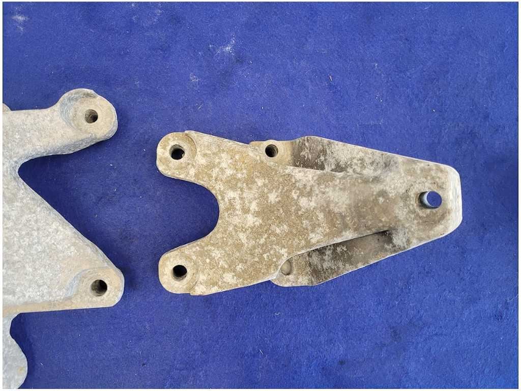 2011 - 2014 Mustang GT 5.0L Motor Mount Bracket Engine Pedestal LH RH Coyote - The Parts Farm