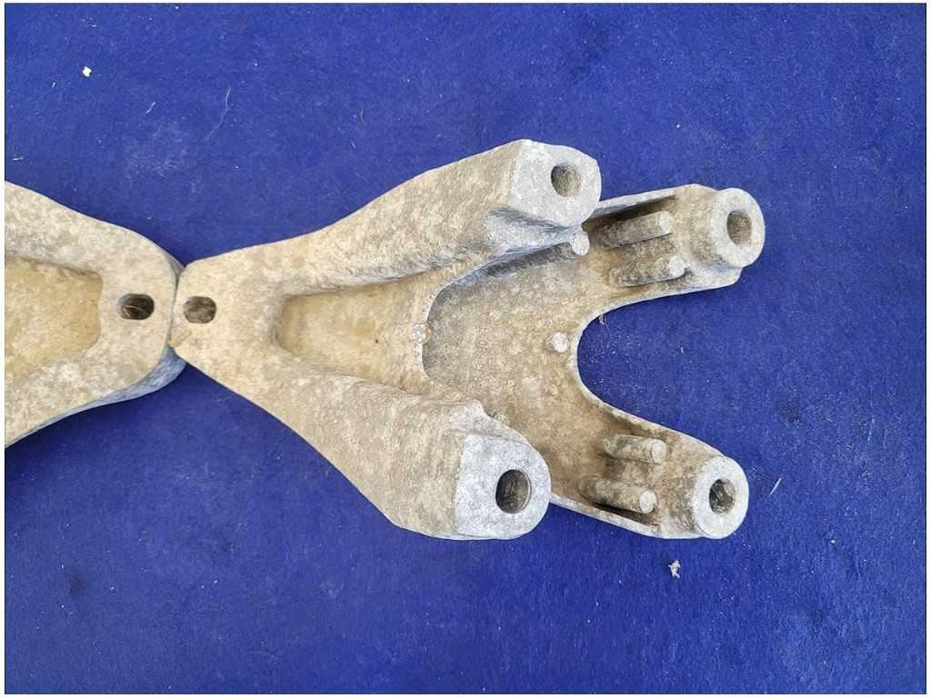 2011 - 2014 Mustang GT 5.0L Motor Mount Bracket Engine Pedestal LH RH Coyote - The Parts Farm