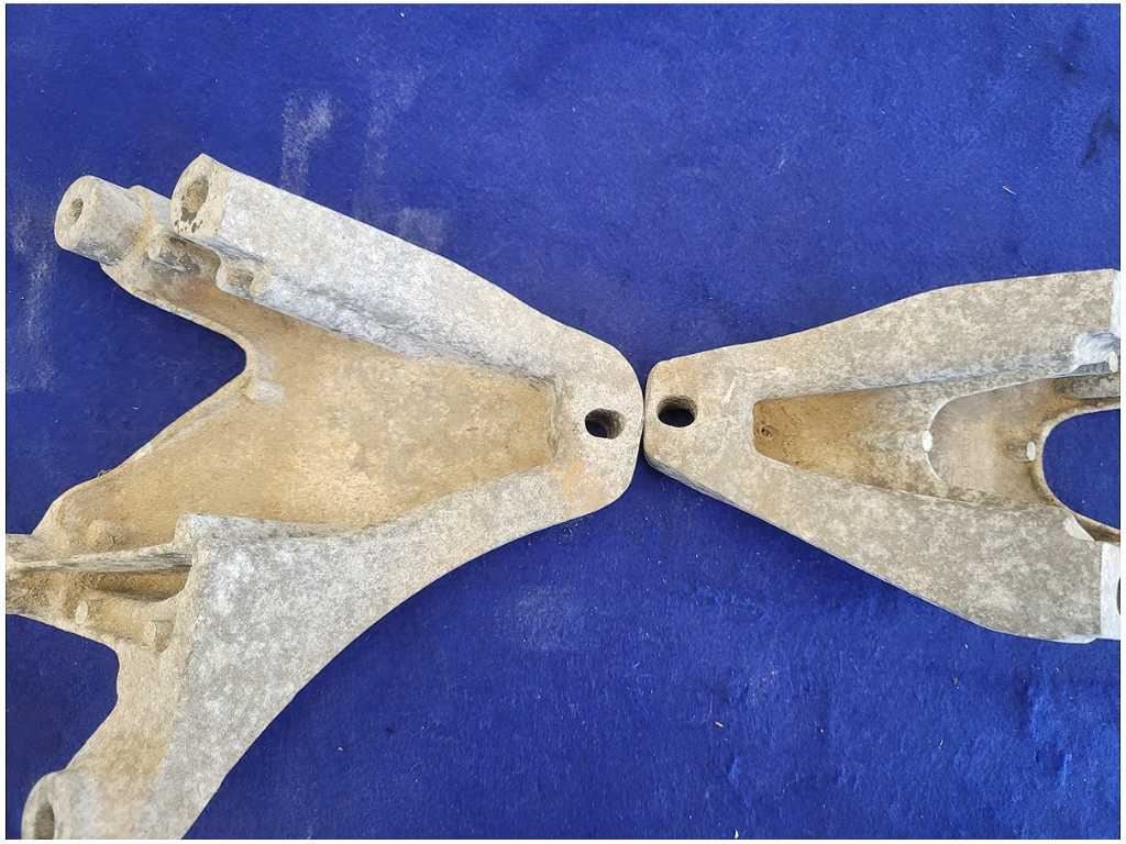 2011 - 2014 Mustang GT 5.0L Motor Mount Bracket Engine Pedestal LH RH Coyote - The Parts Farm