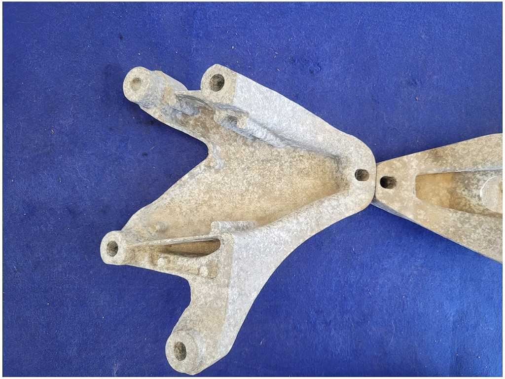 2011 - 2014 Mustang GT 5.0L Motor Mount Bracket Engine Pedestal LH RH Coyote - The Parts Farm