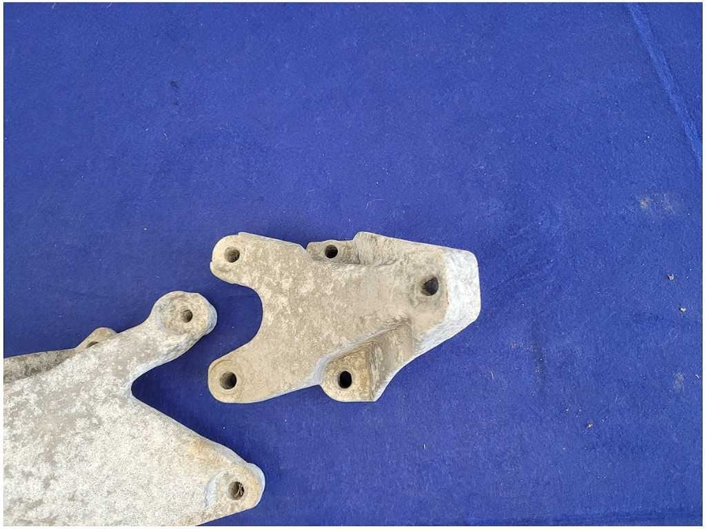 2011 - 2014 Mustang GT 5.0L Motor Mount Bracket Engine Pedestal LH RH Coyote - The Parts Farm