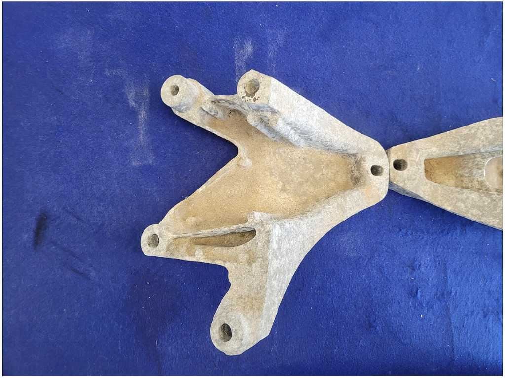 2011 - 2014 Mustang GT 5.0L Motor Mount Bracket Engine Pedestal LH RH Coyote - The Parts Farm