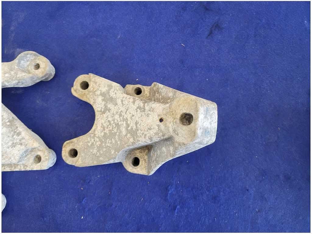 2011 - 2014 Mustang GT 5.0L Motor Mount Bracket Engine Pedestal LH RH Coyote - The Parts Farm