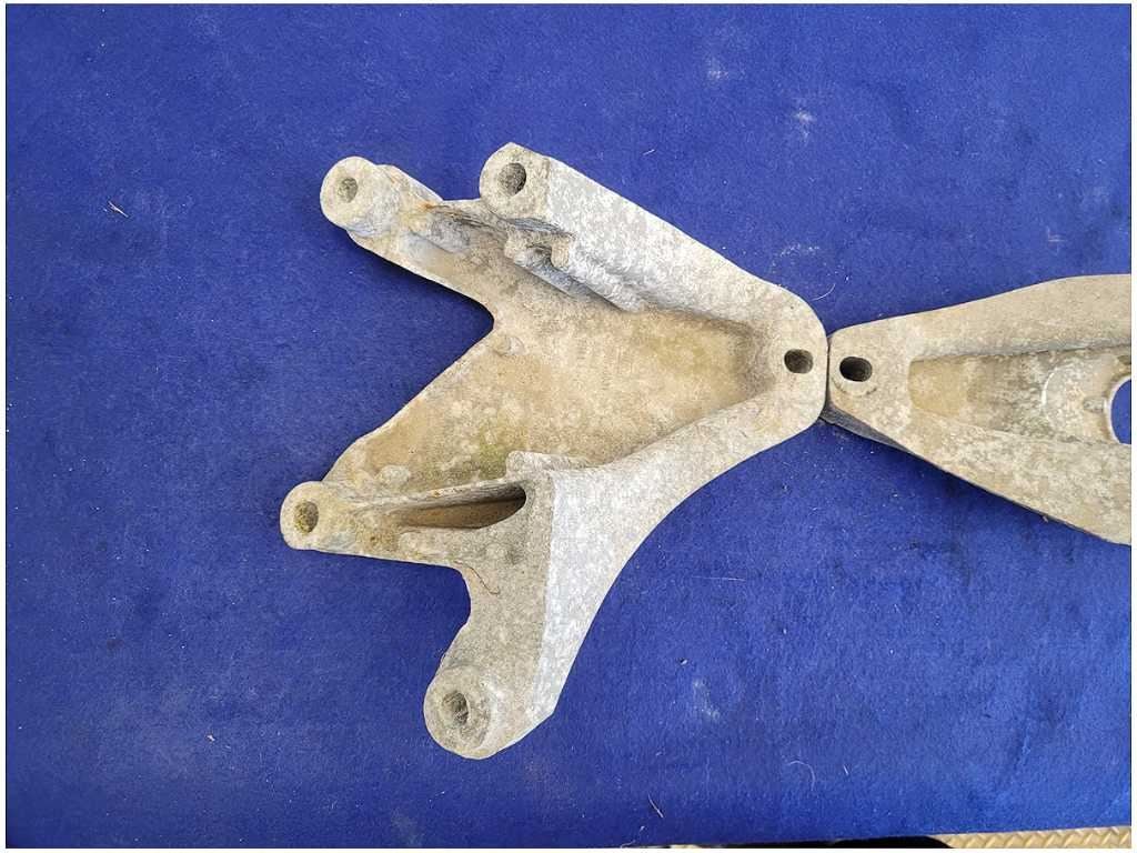 2011 - 2014 Mustang GT 5.0L Motor Mount Bracket Engine Pedestal LH RH Coyote - The Parts Farm