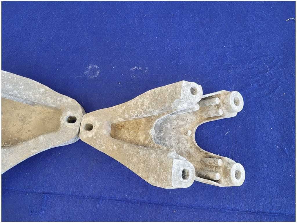 2011 - 2014 Mustang GT 5.0L Motor Mount Bracket Engine Pedestal LH RH Coyote - The Parts Farm