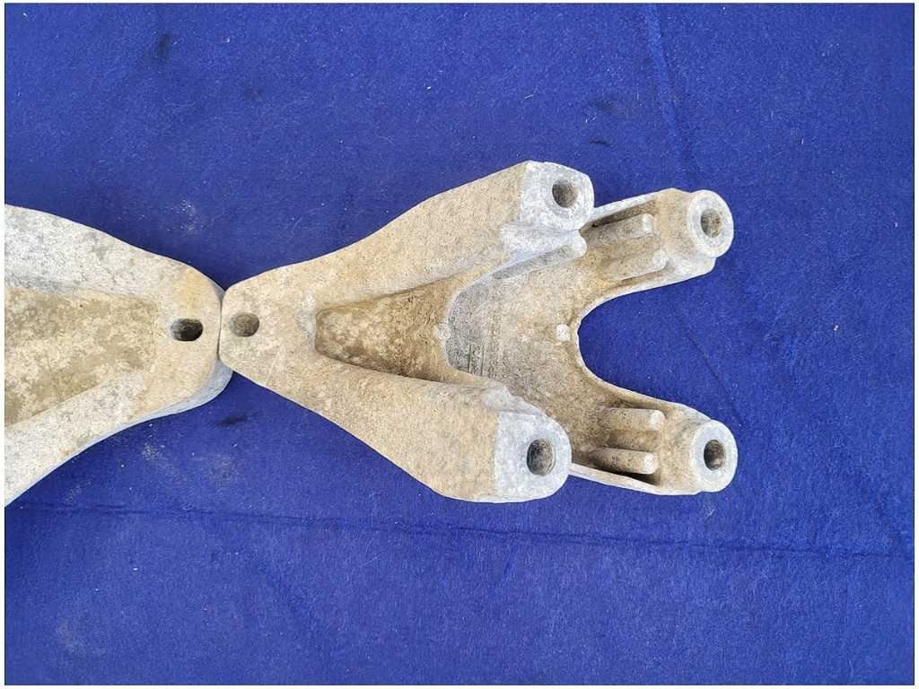 2011 - 2014 Mustang GT 5.0L Motor Mount Bracket Engine Pedestal LH RH Coyote - The Parts Farm