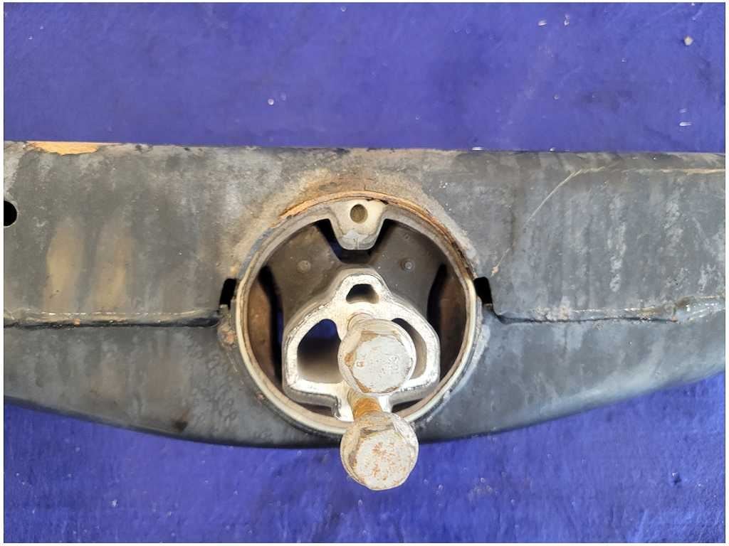 2011 - 2014 Porsche Cayenne 3.0L Diesel Crossmember Automatic Transmission 2465 - The Parts Farm
