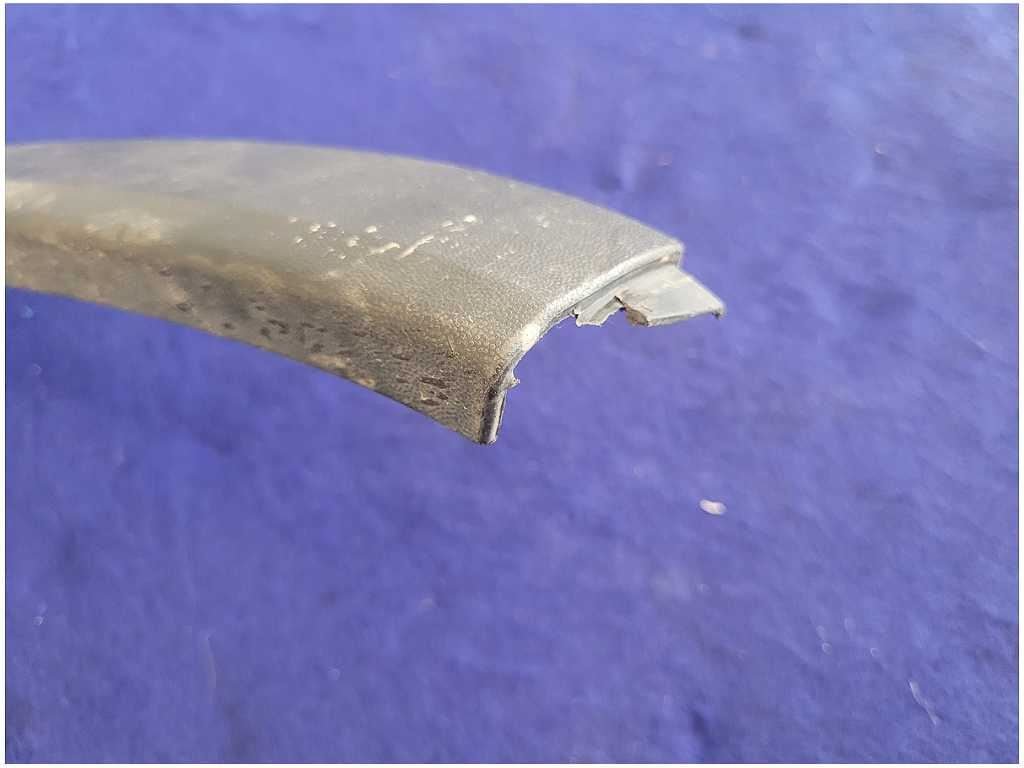 2011 - 2014 Porsche Cayenne 3.0L Diesel Passenger Front Fender Molding Lip 2465 - The Parts Farm