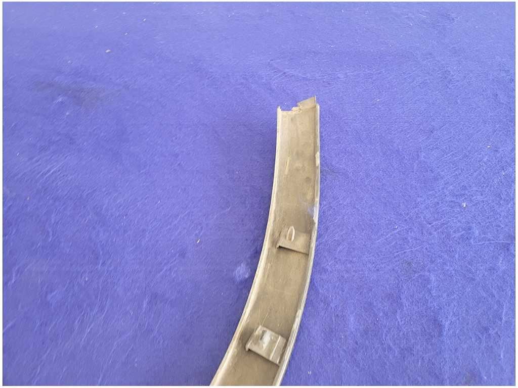 2011 - 2014 Porsche Cayenne 3.0L Diesel Passenger Front Fender Molding Lip 2465 - The Parts Farm