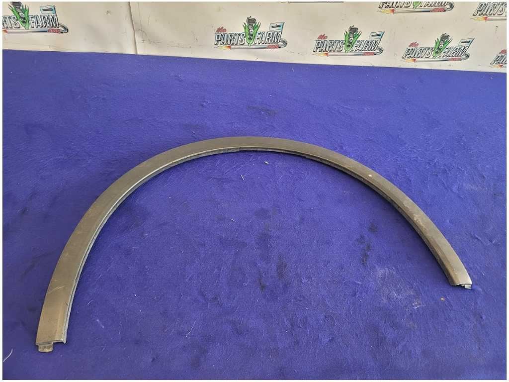 2011 - 2014 Porsche Cayenne 3.0L Diesel Passenger Front Fender Molding Lip 2465 - The Parts Farm