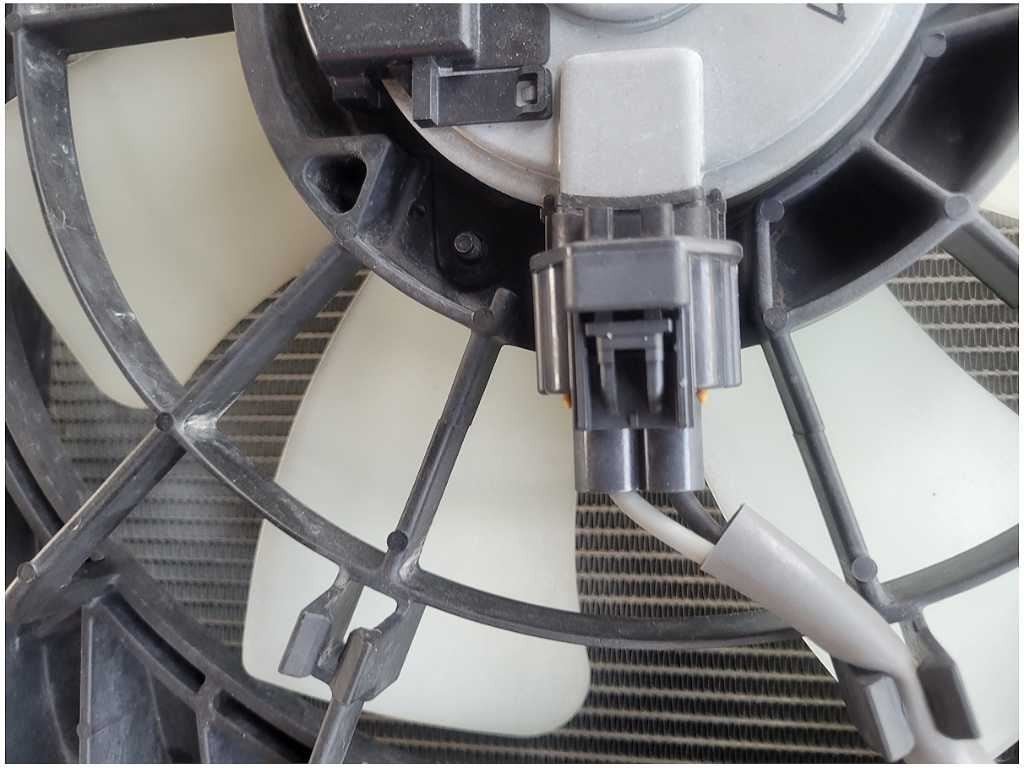 2012 - 2015 Chevrolet Camaro SS 6.2L Radiator Condenser Fan Front Cooling A/T 2865 - The Parts Farm