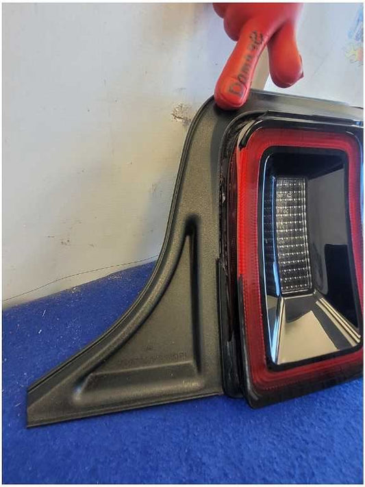 2013-2014 Ford Mustang GT Passenger Rear Taillight Lamp *For Parts" 2785