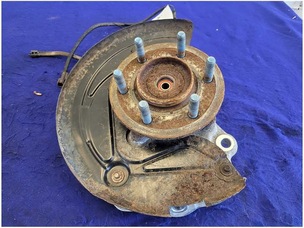 2015 - 2017 Ford F150 4x4 Pickup Truck Driver Front Spindle Knuckle Hub 2765 - The Parts Farm