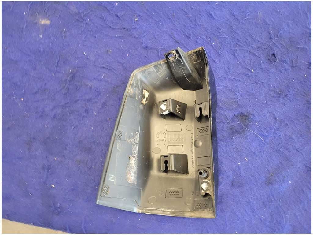 2015 - 2017 Ford F150 Pickup Truck Passenger Corner Cab Molding Paint G1 2765 - The Parts Farm
