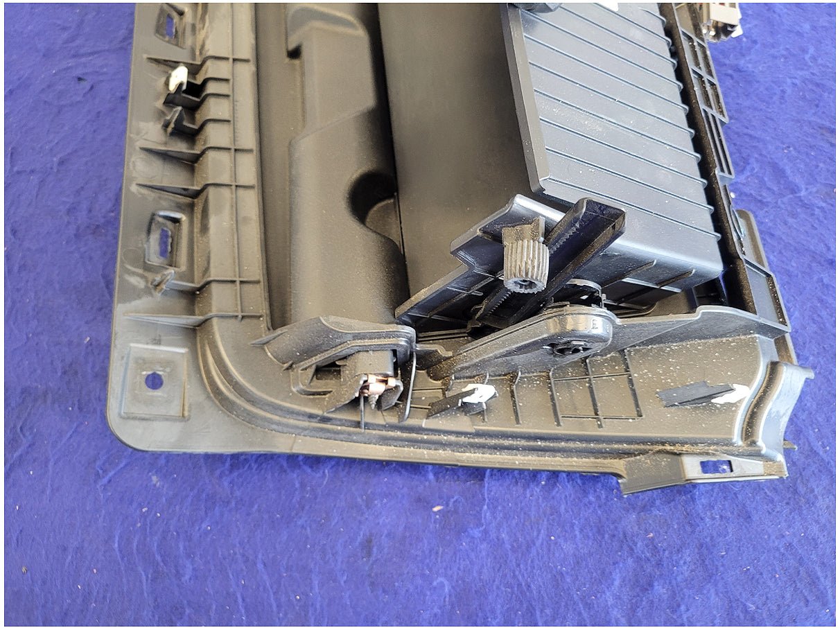 2015 - 2017 Ford Mustang GT Coupe Passenger Dash Lower Knee Air Bag 2656 - The Parts Farm