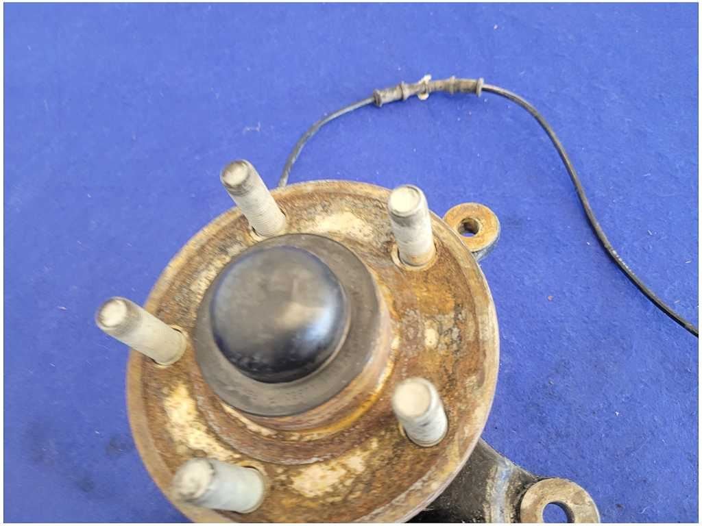 2015 - 2017 Ford Mustang GT S550 Driver Left Front Spindle Knuckle Hub 2776 - The Parts Farm