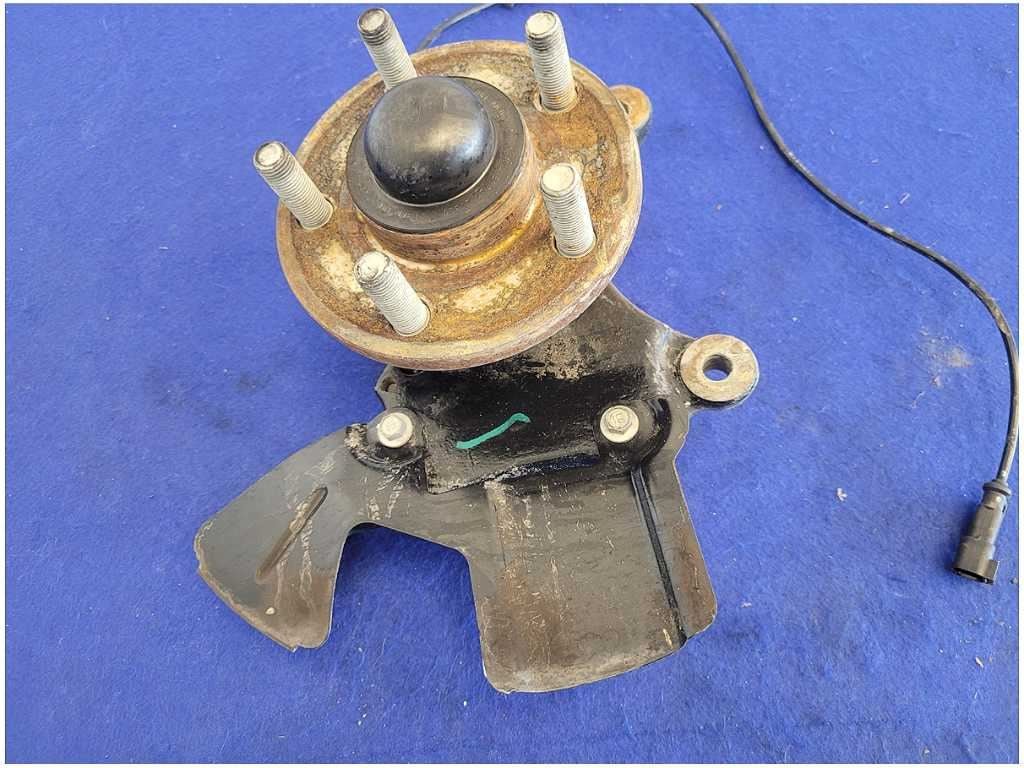 2015 - 2017 Ford Mustang GT S550 Driver Left Front Spindle Knuckle Hub 2776 - The Parts Farm