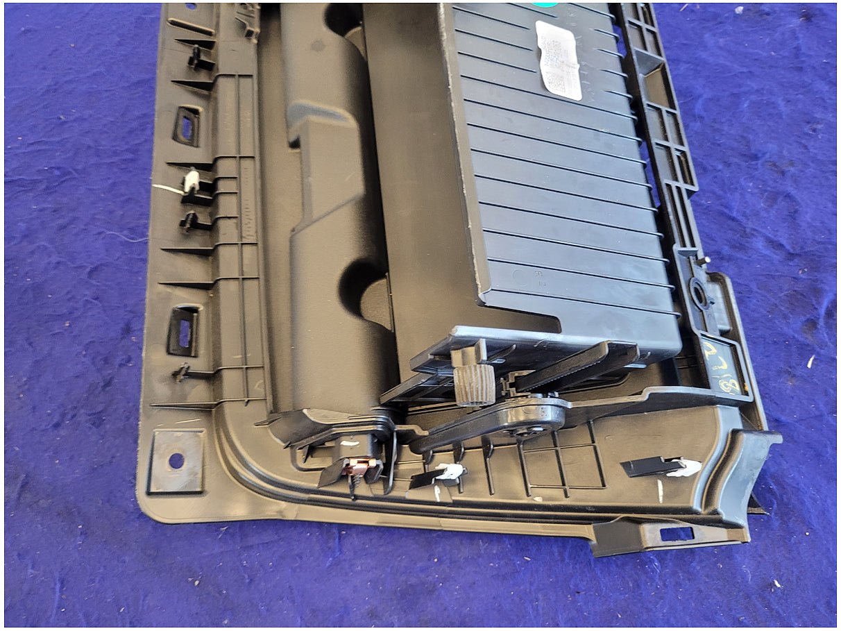 2015 - 2017 Ford Mustang GT S550 Passenger Air Bag Glove Box Dash Front 2718 - The Parts Farm