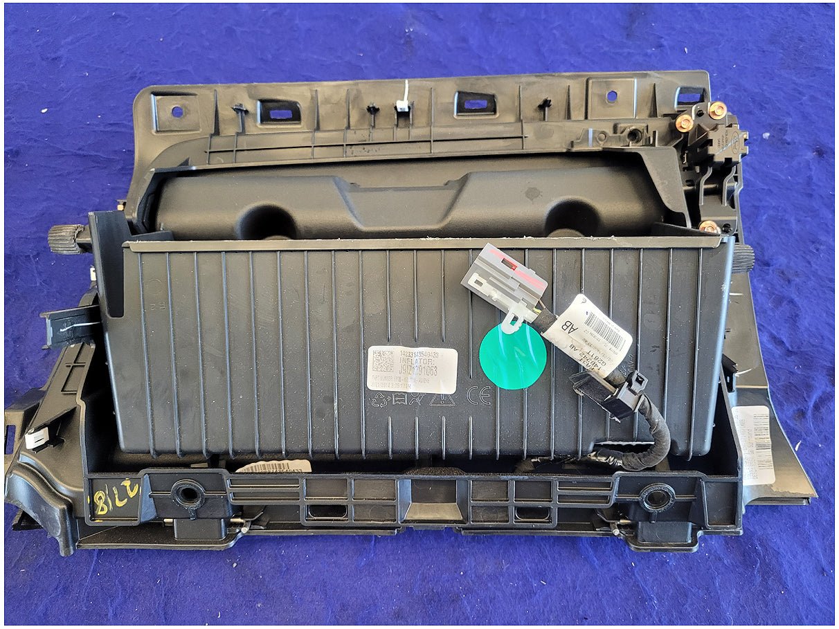 2015 - 2017 Ford Mustang GT S550 Passenger Air Bag Glove Box Dash Front 2718 - The Parts Farm