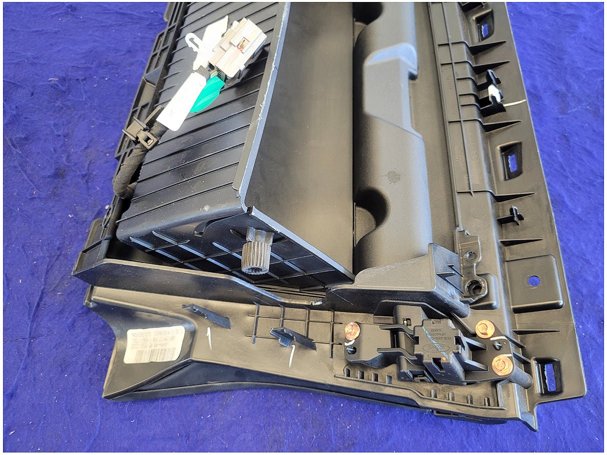 2015 - 2017 Ford Mustang GT S550 Passenger Air Bag Glove Box Dash Front 2718 - The Parts Farm