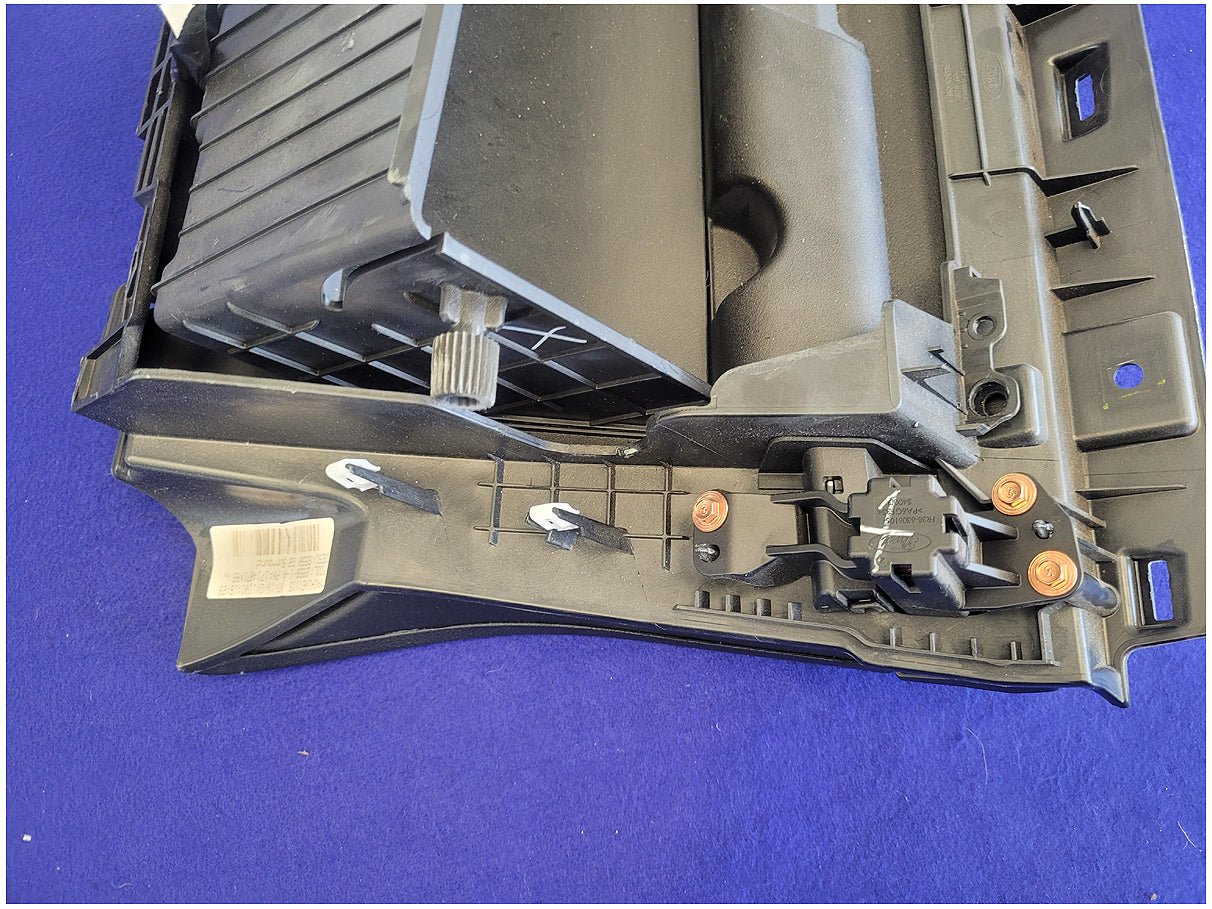 2015 - 2017 Ford Mustang GT S550 Passenger Air Bag Glove Box Dash Front 2729 - The Parts Farm