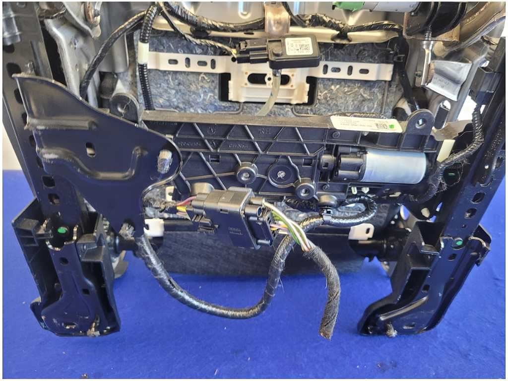 2015 - 2017 Ford Mustang GT S550 Passenger Front Power Seat Track Cloth 2776 - The Parts Farm