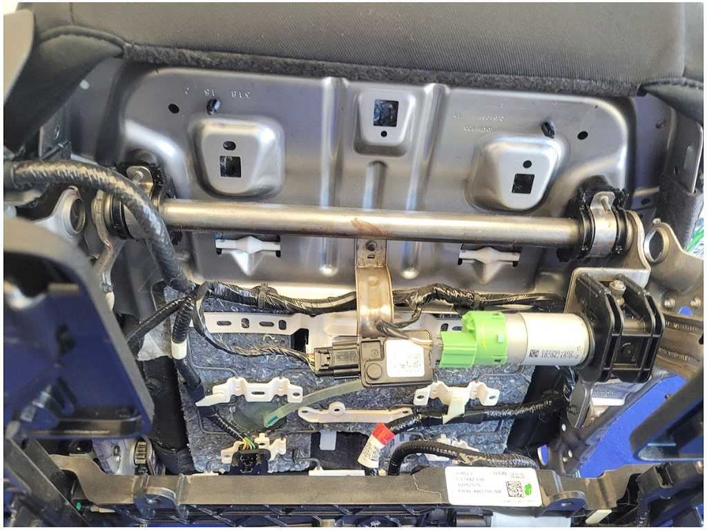 2015 - 2017 Ford Mustang GT S550 Passenger Front Power Seat Track Cloth 2776 - The Parts Farm