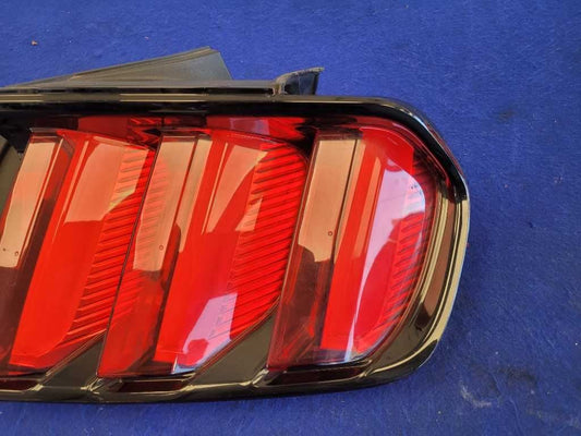 2015-2017 Ford Mustang GT S550 Passenger Rear Taillight Lamp Brake Light 2778