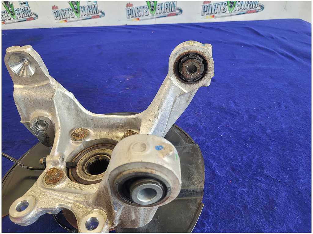 2015 - 2017 Ford Mustang GT S550 Passenger RH Rear Spindle Knuckle Hub 2752 - The Parts Farm