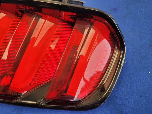 2015-2017 Ford Mustang GT S550 Passenger RH Taillight Lamp Brake Lens 2502