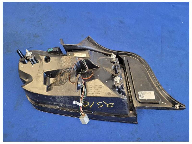 2015 - 2017 Ford Mustang GT S550 Passenger Right RH Taillight Lamp Brake Lens 2510 - The Parts Farm