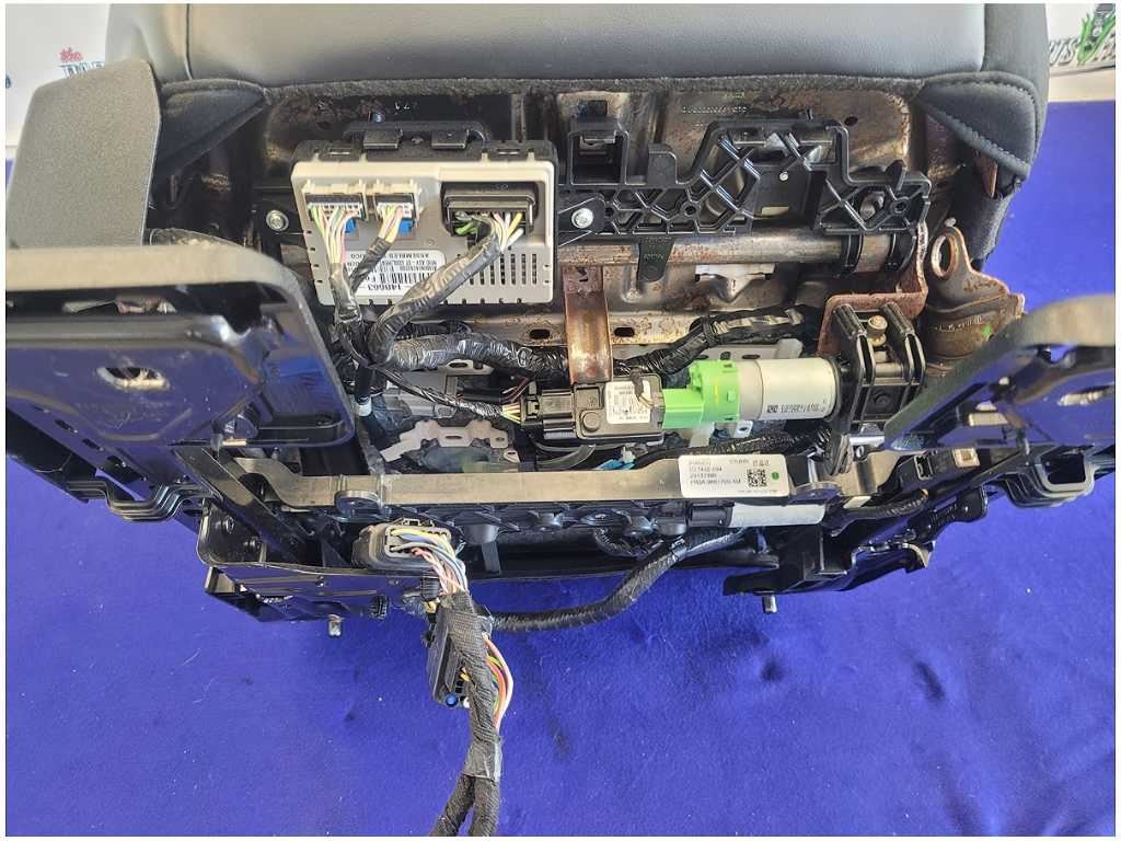 2015 - 2020 Ford Mustang Shelby GT350 5.2L Passenger Front Power Track Seat 2729 - The Parts Farm