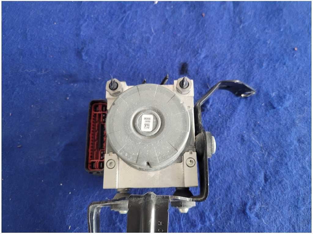 2015 - 2020 Ford Mustang Shelby GT350 ABS Module Anti - Lock Brake Pump M/T 2881 - The Parts Farm