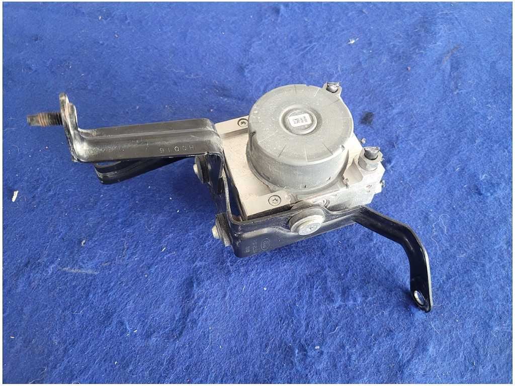 2015 - 2020 Ford Mustang Shelby GT350 ABS Module Anti - Lock Brake Pump M/T 2881 - The Parts Farm