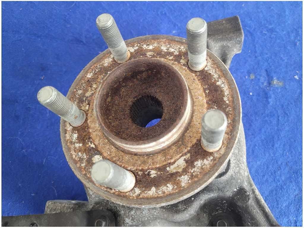 2015 - 2020 Ford Mustang Shelby GT350 Driver Front Spindle Knuckle Hub 2881 - The Parts Farm